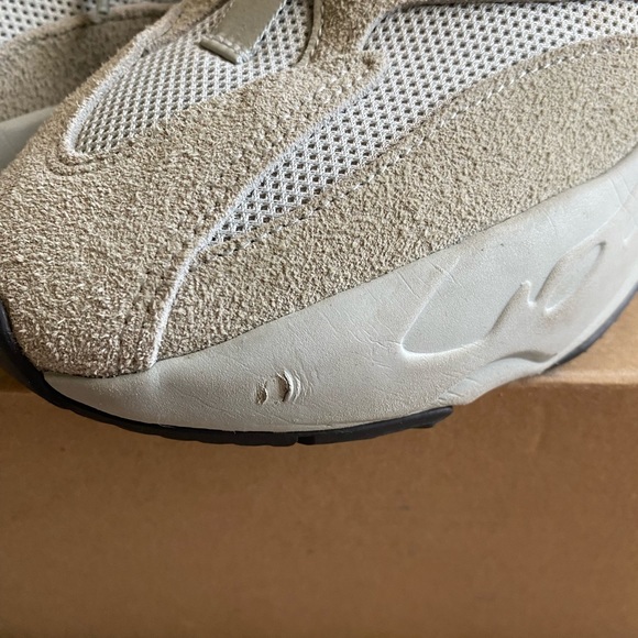 Yeezy Boost 700 Salt - Picture 3 of 9